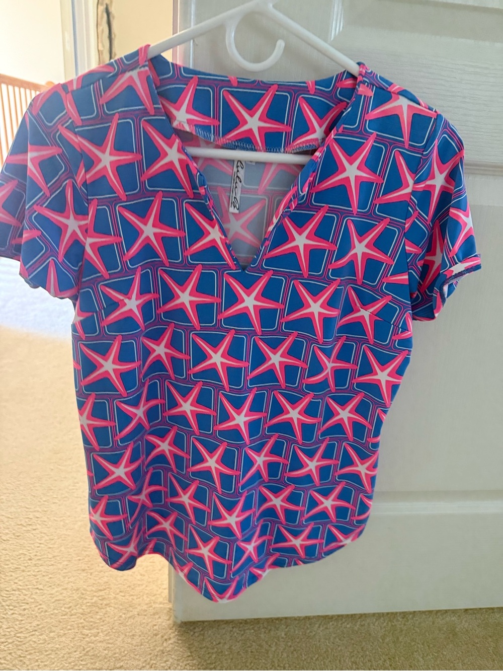 Lulu-B Blue & Pink Starfish V-Neck Top small